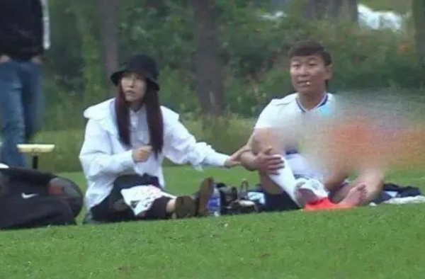 陈羽凡约会小女友露啤酒肚，离开白百何，终究活成了幸福的路人