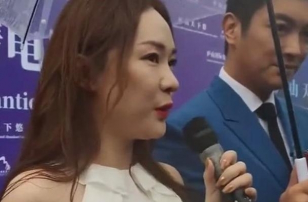 霍思燕无修图脸部浮肿，被网友怀疑怀孕，和自己发的照片差距太大