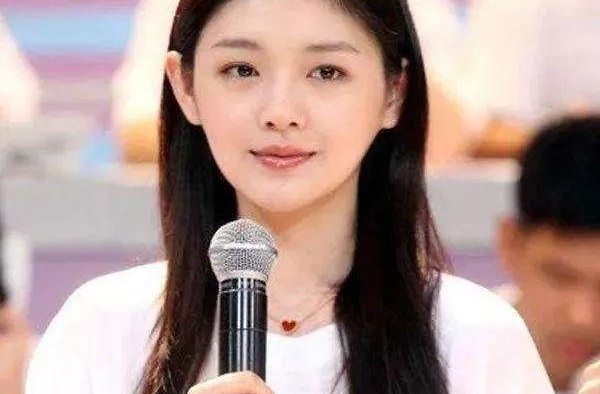 大小S还有一位亲姐姐，曾是“颜值担当”，如今活成路人？