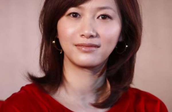 徐静蕾和黄立行相恋10年不结婚，晒旧照秀恩爱，美好又甜蜜