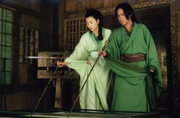 女明星有很多，张曼玉就一个！息影近20年的她把自己活成了传奇