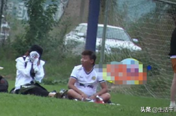 陈羽凡与小18岁女友秀恩爱，女方长相神似白百何