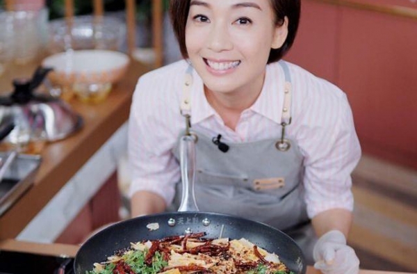 TVB女艺人迎49岁生日依旧冻龄 与唐诗咏黄翠如晨跑迎接生日
