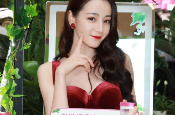 热巴杂志花絮照被热传，照片放大三倍，这模样有“反派”内味了
