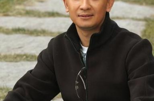 黄海波开演员培训班，场地简陋显窘迫，合作人曾是五登春晚女笑星