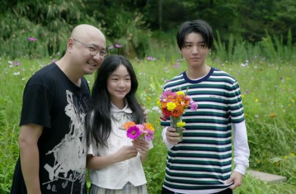 追星赢家！徐峥女儿参演《家乡》搭戏偶像王俊凯