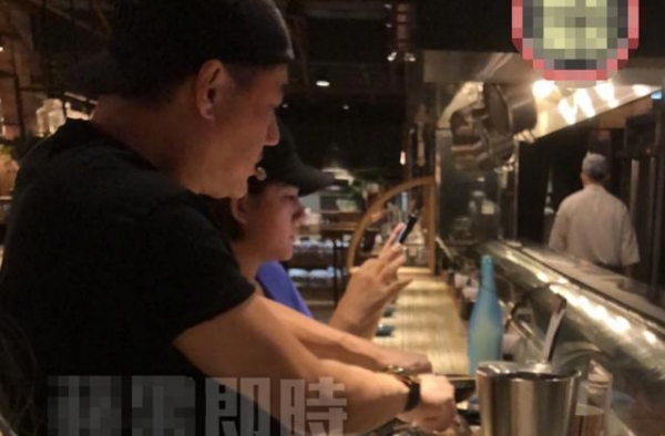 吴大维收入纯靠吃老本，带老婆点六千元牛排，本人：只是普通吃饭