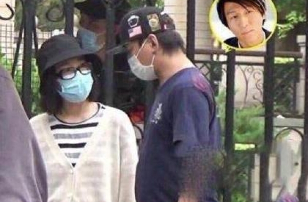 陈羽凡与小18岁女友很甜蜜！发福不少状态好，白百合却瘦成麻杆
