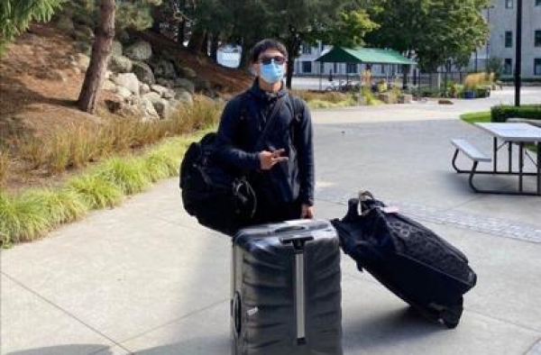 陈坤分享儿子近照，儿子刚成年已身材魁梧，越长越不像他？