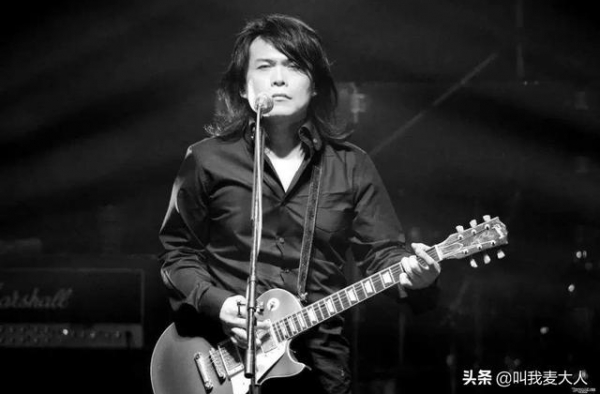 伍佰“姐弟恋”：娶大5岁妻子，丁克17年无儿无女，如今怎样？