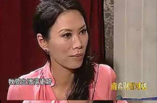 传奇富婆邓文迪，离婚分故宫旁上亿四合院，曾与普京传绯闻