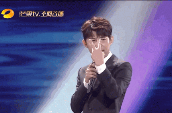何炅金鹰节花式点名？迪丽热巴变拧巴吴磊未成年王刚自带锤子