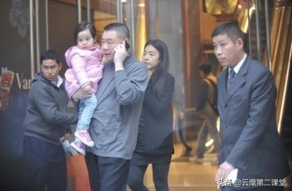 何鸿燊跟刘銮雄在对待女人上的天差地别