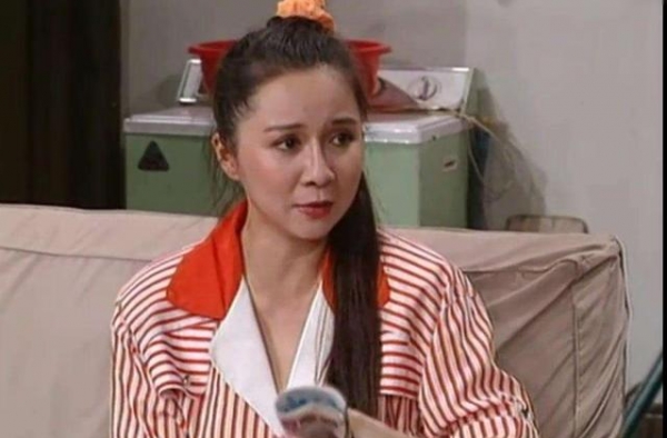 17岁就上春晚，爆红嫁给穷小子，后来把丈夫捧成影帝仍租房住？