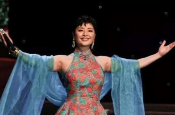 国家一级演员殷秀梅：结婚当天就想离婚，二婚嫁贵族64岁无子女
