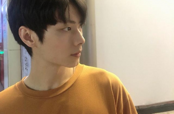 他科班刚毕业，因饰演《重启》中最惨的男配而成名，未来可期