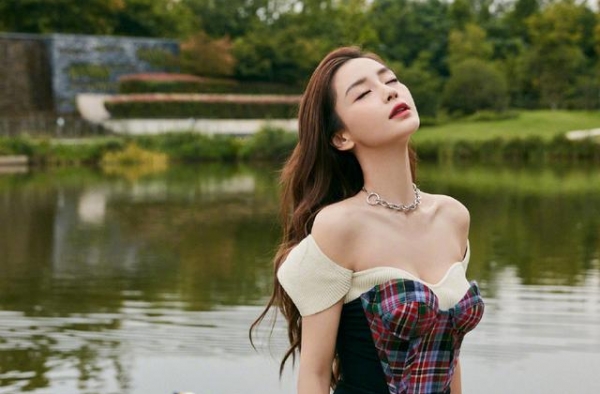 Angelababy湖畔天鹅大片，湖畔天鹅边，是翩翩天鹅公主
