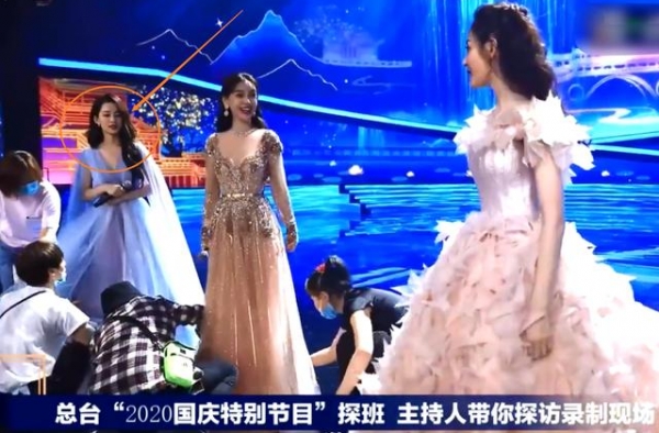 李沁上节目被采访，细品她失去美颜的模样，莫不是“仙女下凡”？