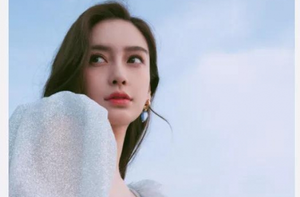 杨颖靠好妈妈人设洗底？