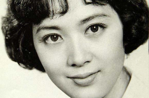 80年代美女龚雪：为了爱情放弃事业嫁到美国，67岁风采依旧