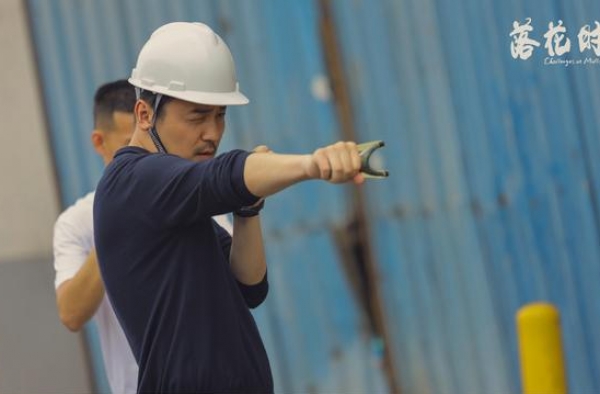 人到中年负重前行，雷佳音袁泉新剧《落花时节》剧照曝光
