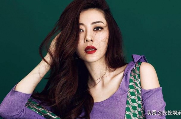熊黛林婚后幸福美满，常为女儿们扎辫子，女儿颜值却天差地别