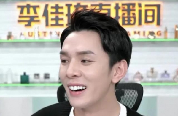 明星再瞎整烤瓷牙就会变成封面上这匹马