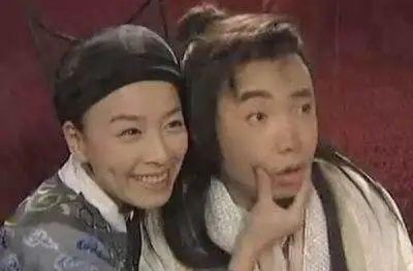张庭夫妇被曝买下黄浦江边整栋大楼，林瑞阳满头白发拄拐杖监工