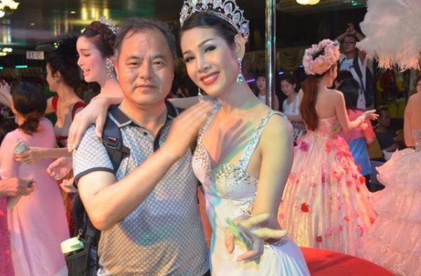 泰国“人妖皇后”有多美？她现身日本综艺，出场就吓坏主持团