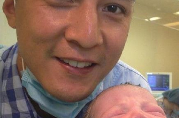 吴彦祖女儿出生照曝光怎么回事？吴彦祖为什么晒女儿出生照