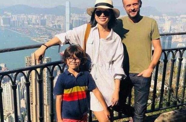 从农村丑妹到身家过亿嫁给法国高富帅：活的漂亮比长得漂亮更重要