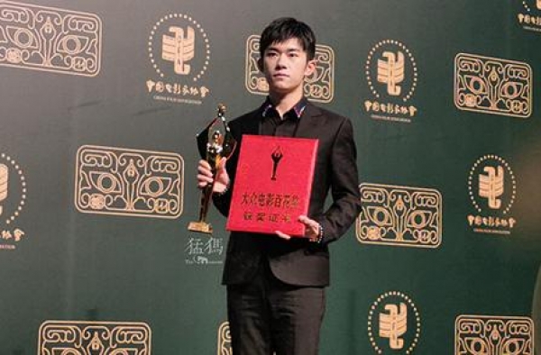 易烊千玺获百花奖最佳新人：拿奖有压力希望更快进步