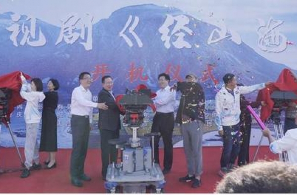 “浪姐”后时代王丽坤开新剧变身镇长，搭档张国强上演《经山海》