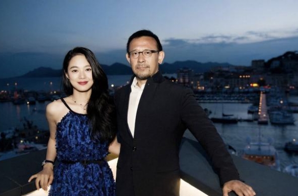 她与丈夫拍戏时＂假戏真做＂，戏还没有拍完，却已经身怀有孕了