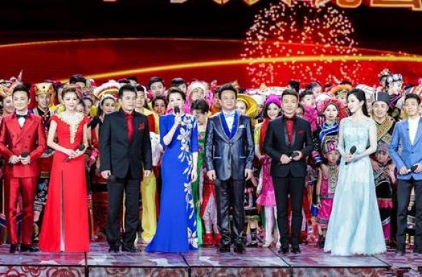 18年前，裸辞央视白手起家的她，亲手把伺候她多年保姆送进监狱
