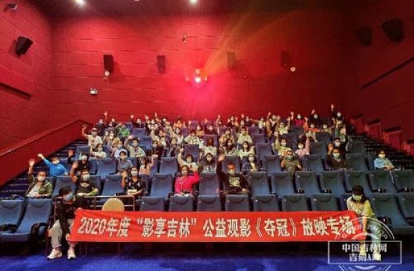 《夺冠》上演，女排精神激发复兴动力