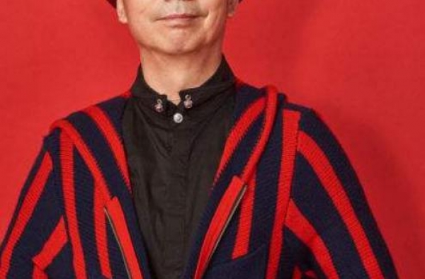 国家一级演员，与女富豪老婆恩爱23年，待继子像亲生儿子一样