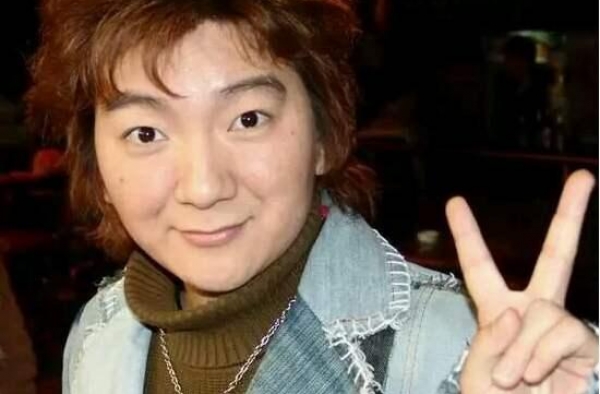 41岁杨臣刚落魄住简陋酒店？曾高调炫富，靠一首歌狂赚1.7亿