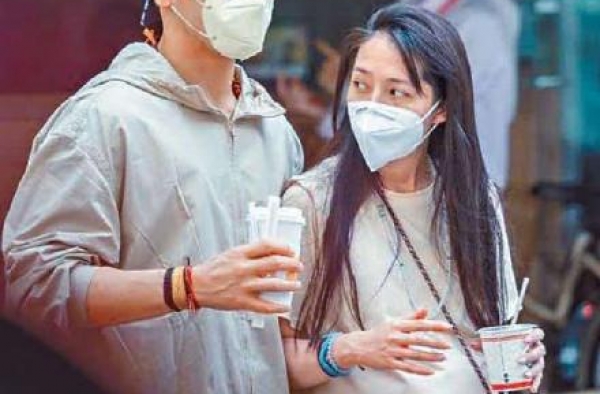郭碧婷向佐首次同框，孕肚极其明显，要生了？