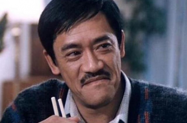 拍一部戏买一套房，身价上亿却不愿分给儿子，今每月需要洗四次肾