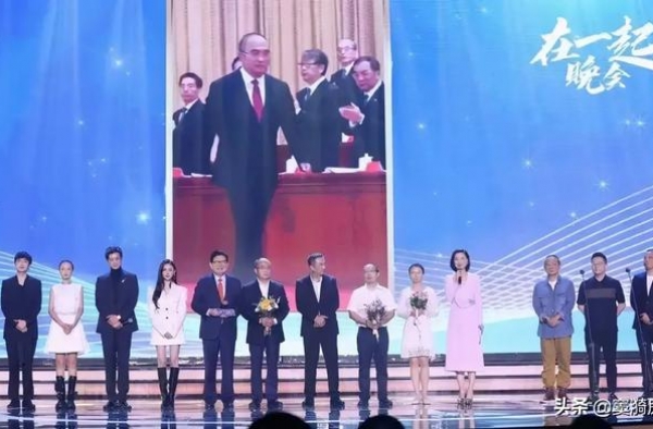 《在一起》：追剧感动之余，剧中人物惹争议，雷佳音又要被骂了
