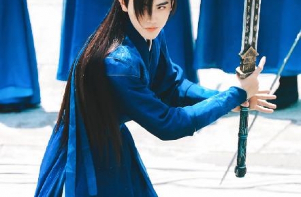 李宏毅拍摄《杀破狼》，服装造型遭曝光，网友：抄袭《皓衣行》？