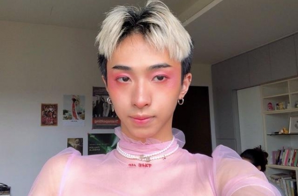 伊能静儿子穿女装，成龙女儿娶媳妇，为何明星的孩子都如此另类？
