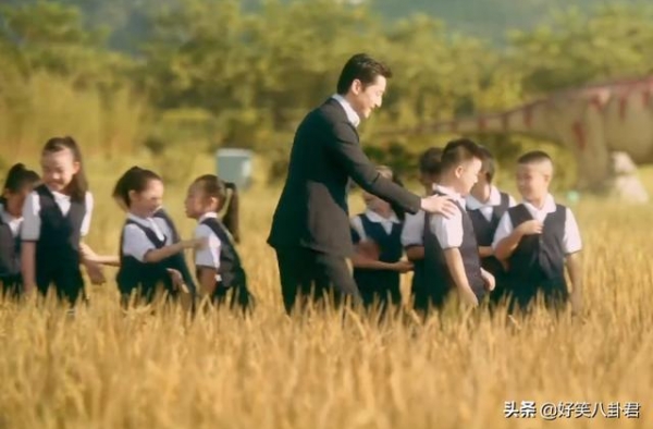 国庆晚会表演多，我却留意胡歌的情景讲述，这才是正能量偶像