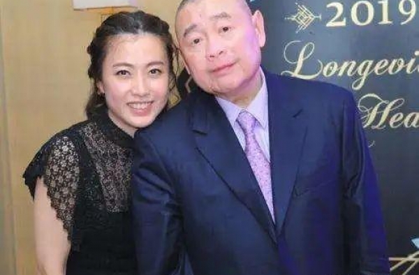 从娱记到豪门阔太！甘比是如何打败港姐李嘉欣的？