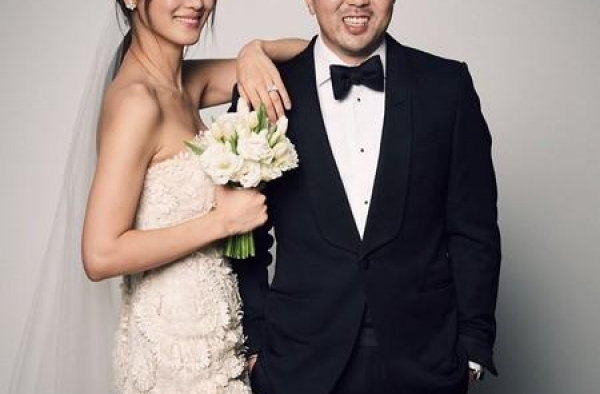 金秀贤生女儿啦！小手紧握大拇指 超温馨