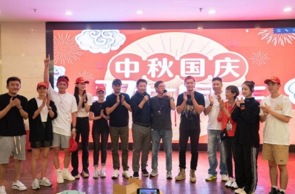 《中国医生》开机 张涵予李晨发文致敬医务工作者