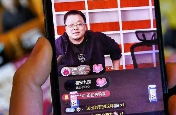 姐姐们不玩唱跳，挑战频翻车的明星直播带货生态