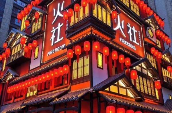人气赶上海底捞？这家邓伦开的火锅店引粉丝坐飞机、高铁来打卡