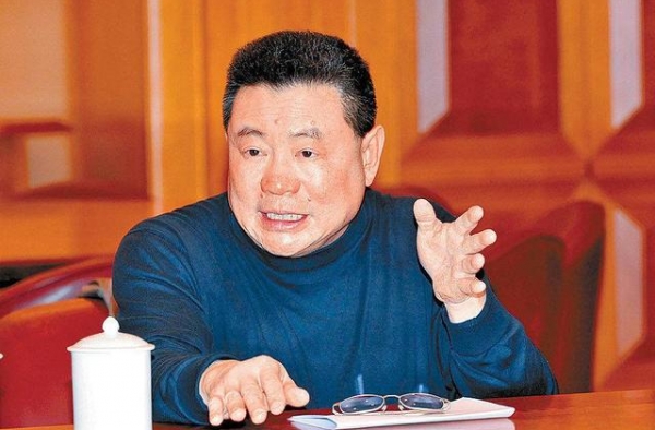 恭喜！刘銮雄长子刘鸣炜迎来新恋情，女友长相平凡却敢于主动求爱